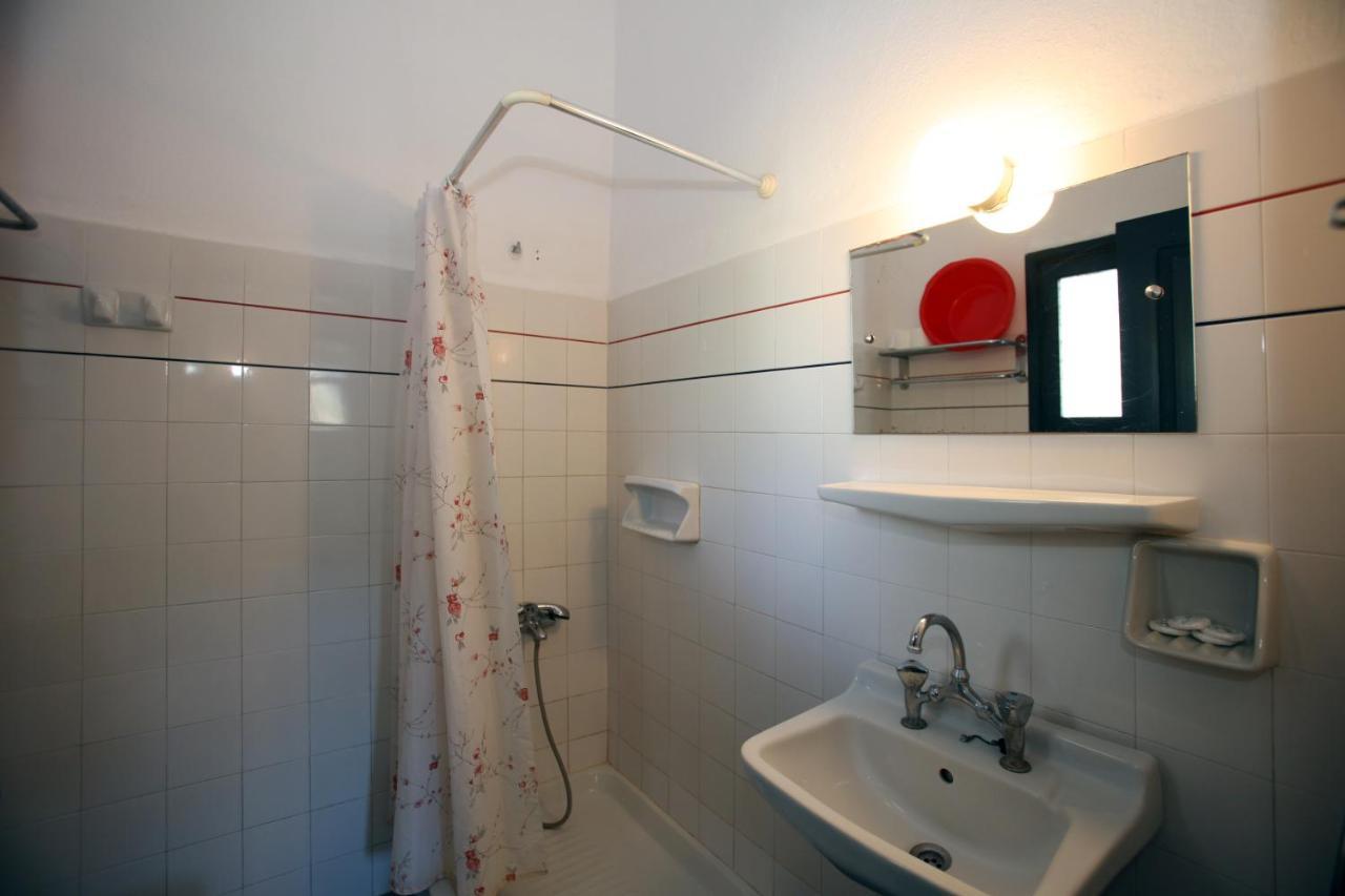 St George Studios & Apartments Batsíon Eksteriør bilde